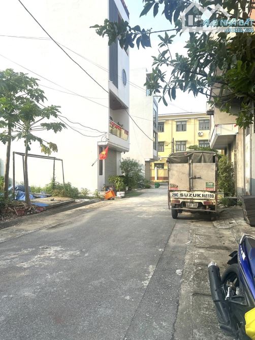 TĐC Đại Áng, DT: 52m, MT:13m Lô gióc, giá 8.1 tỷ. 2 vỉa hè, nhiều nhà cao tầng - 4