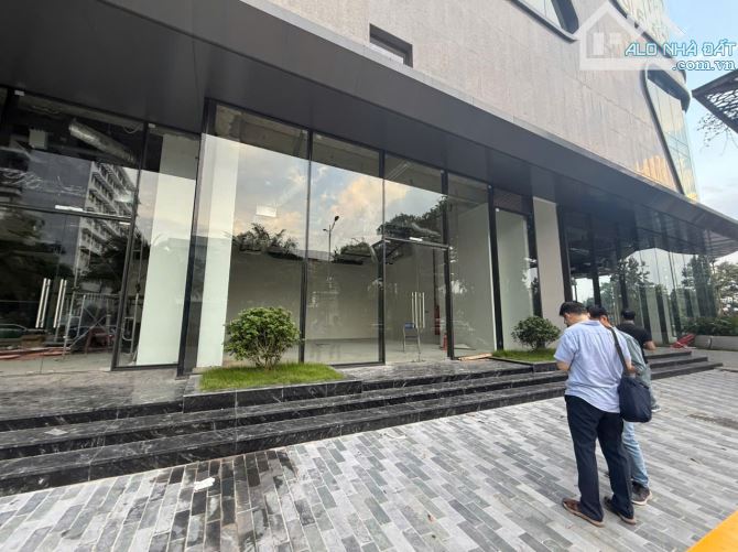 Cho thuê shophouse tầng 1 Goldmark city Rox tower 73 m2, giá 33 usd/m2 - 4