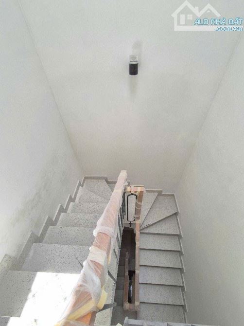 NHÀ MỚI VÀO Ở NGAY. TĂNG TOAN BỘ NỘI THẤT.52M2, 3 TẦNG SỔ VUÔNG.6,9 TỶ. Kết cấu 1 trệt,1 l - 4