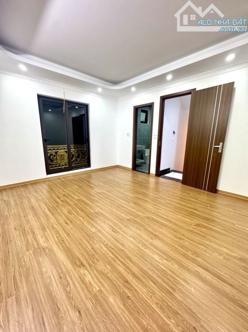 BIỆT THỰ LIỀN KỀ TẠI LONG BIÊN-GARA OTO-ĐƯỜNG 6M OTO TRÁNH-VỊ TRÍ ĐẸP CỰC THUẬN TIỆN - 4
