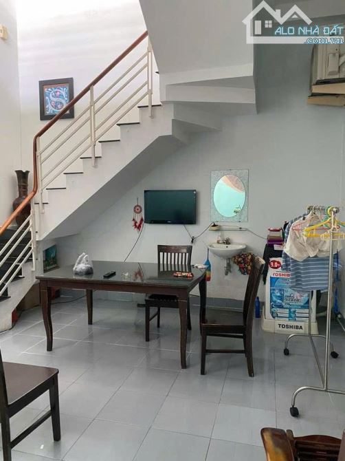 Bán nhà 3 tầng hẻm Nguyễn Thị Minh Khai - 165m2 ngang 7 - 4