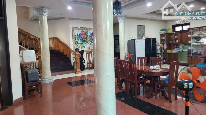 Bán biệt thự Lưu Quang Thuận Ngũ Hành sơn sát Hồ Xuân Hương 630m2 ngang 19m có 6pn - 4