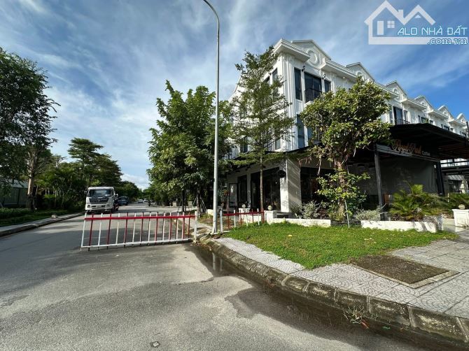 Cần bán Shophouse Royal Park 3 mặt tiền đường chínH LÊ ĐỨC ANH - đường 60M - Giá chỉ 8,xty - 4