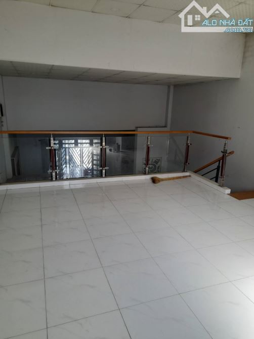 NHÀ CẤP 4 GÁC ĐÚC – HẺM 305  Diện tích: 5 x 16m – Thổ cư 60m² – Nở hậu 5.2m - 4