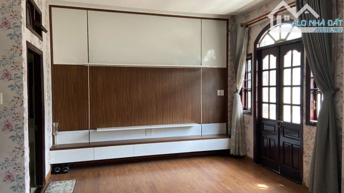 Nhà khu bên sông mát mẻ, 6x20, 1 trệt 2 lầu, 3pn 4wc, sẵn máy lạnh, sân đậu oto thoải mái - 4