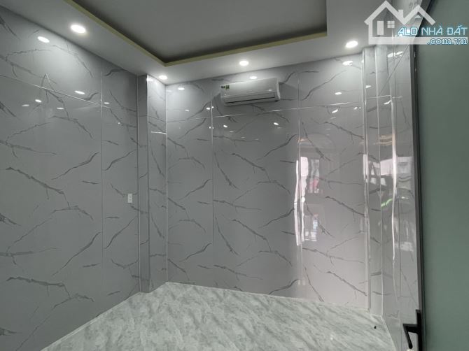 NHÀ ĐẸP 2 TẦNG GẦN COOPMART TRƯỜNG CHINH 56M2 CHỈ 5,2 TỶ - 4