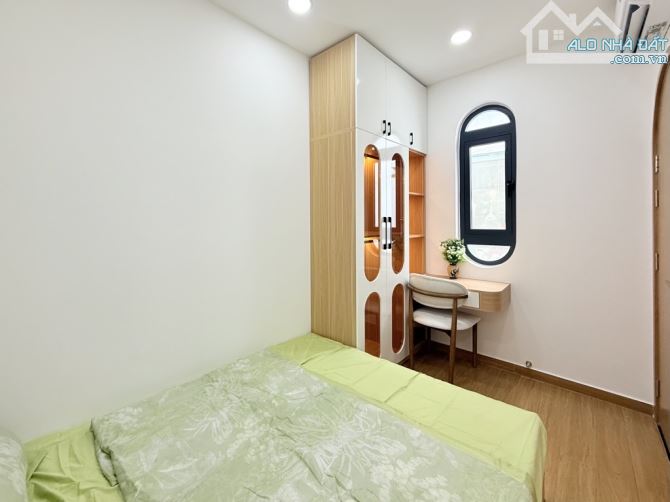 Bán Nhà Bình Thạnh - Hẻm Xe Hơi Thông - Sát Q1 - 2 Tầng - Full Nội Thất - Chỉ 5.5 Tỷ TL - 4