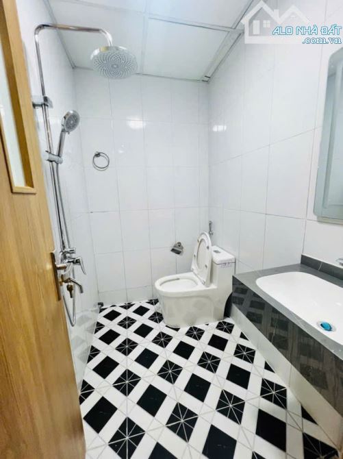 CHÍNH CHỦ BÁN CĂN HỘ 2PN - 2WC FULL NỘI THẤT CAO CẤP, VIEW ĐẸP KĐT LINH ĐÀM - NHỈNH 4,7 TỶ - 4