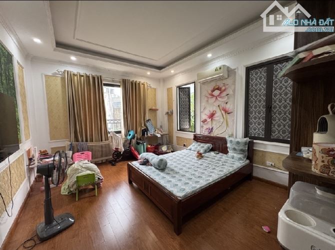 THẠCH BÀN – LÔ GÓC ĐẸP – NHÀ 5 TẦNG MỚI – Ô TÔ ĐỖ CỬA 🚗🌿  🏡 Diện tích 40m² - 4