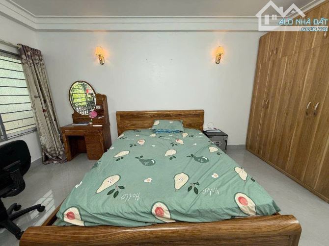 Nhà Đẹp Giá Tốt - Vị Trí Sêu Đắc Địa - Ô Tô Đỗ Cửa - Chỉ 4 Tỷ - 5