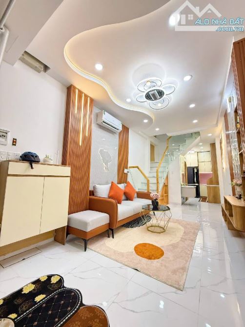 NHÀ ĐẸP, NGAY PHAN XÍCH LONG.PHÚ NHUẬN  ✅dt : 3m × 10m .trệt + 1lầu .2PN 2WC Hẻm 3G thông - 5