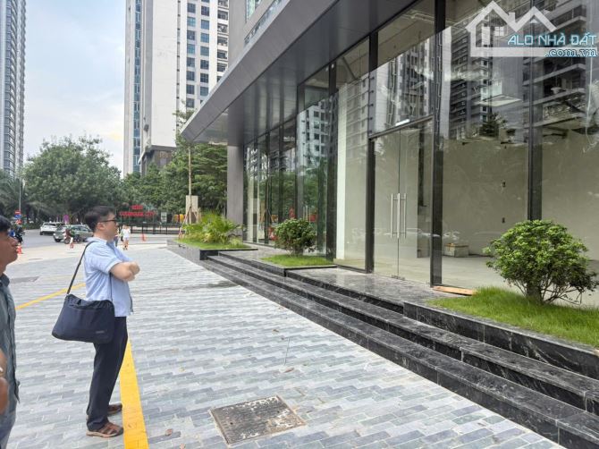 Cho thuê shophouse tầng 1 Goldmark city Rox tower 73 m2, giá 33 usd/m2 - 5