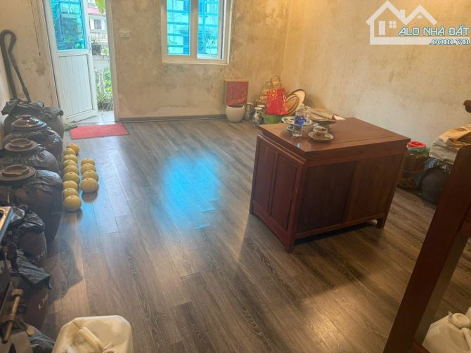 Chính chủ bán nhà mặt phố 146m2- 4 tầng, đang kinh doanh tốt, 1 mặt tiền, 1 mặt thoáng. - 5