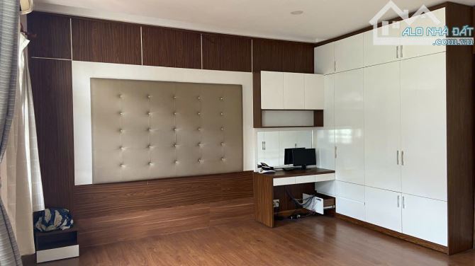 Nhà khu bên sông mát mẻ, 6x20, 1 trệt 2 lầu, 3pn 4wc, sẵn máy lạnh, sân đậu oto thoải mái - 5