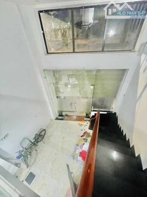 Mặt ngõ ô tô tránh 44/47m. 3,6mt.4 tầng.15tỷ8. Quoan thổ -Tôn Đức Thắng - 5