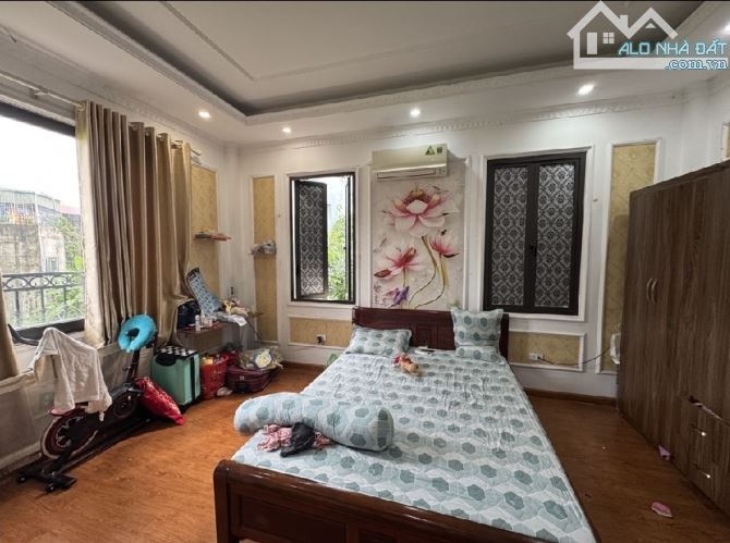 THẠCH BÀN – LÔ GÓC ĐẸP – NHÀ 5 TẦNG MỚI – Ô TÔ ĐỖ CỬA 🚗🌿  🏡 Diện tích 40m² - 5
