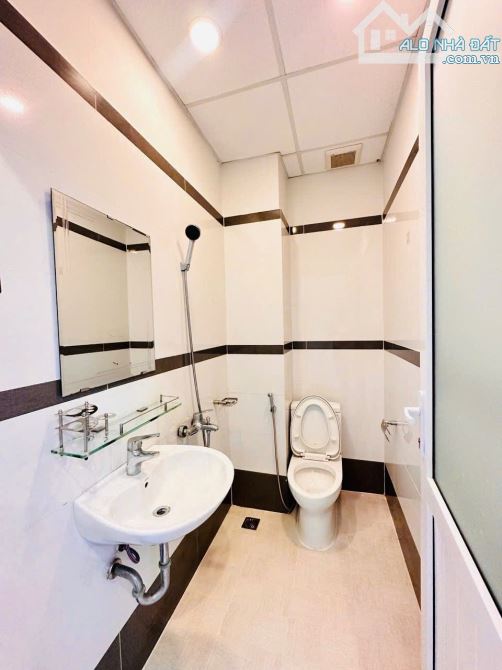 Nhà 1 Trệt 3 Lầu , đường 10M , 4M x 15M sổ hồng riêng Q12 - 6