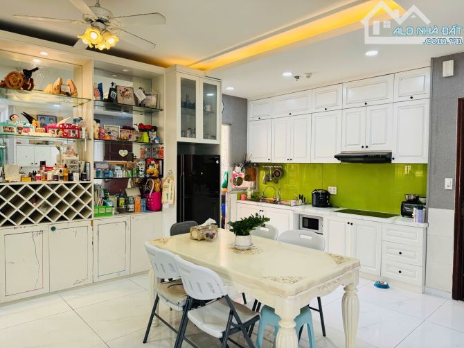 Do tính chất công việc cần bán lại căn hộ DT: 122m2 giá 5toi7 - 6