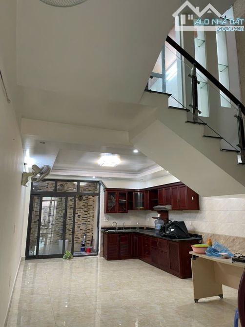 🏠 *Cho Thuê Nhà Mặt Đường Nhánh Quán Nam* - 6