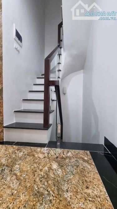 7 tầng thang máy, xây mới lô góc ngõ 77 Bùi Xương Trạch,5 căn hộ full nội thất.Giá 11.8 tỷ - 6