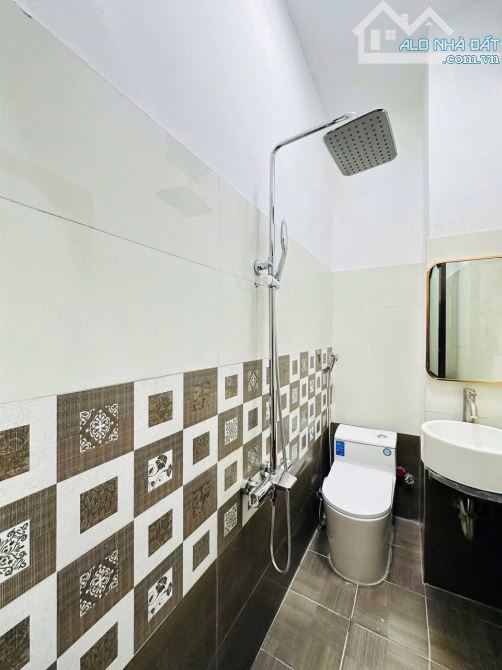 GỒNG LÃI NGÂN HÀNG BÁN GẤP NHÀ NGUYỄN CỬU VÂN, P17, BÌNH THẠNH. GIÁ 5,55 Tỷ - 6