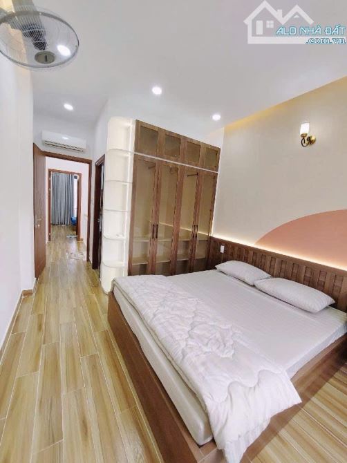 XE HƠI VÀO NHÀ - NHÀ LUNG LINH, 3PN GỒM 1PN TRỆT- SỔ VUÔNG - 45M2 - NHỈNH 5 TỶ - 6