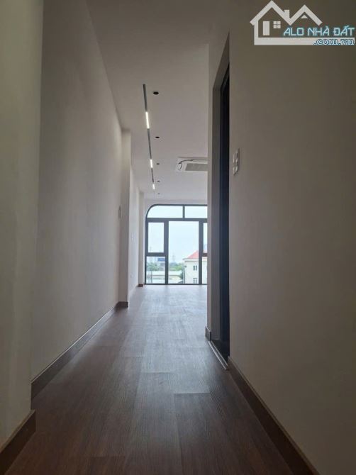 NHÀ MẶT PHỐ THANG MÁY VỈA HÈ 2 BÊN ĐƯỜNG TRƯỚC NHÀ 2 LÀN XE. - 6