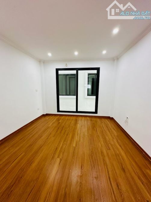 Nhà Long Biên - Phố Cổ Linh - Ô Tô Đỗ - 8,8 Tỷ - 6