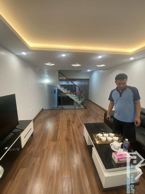 Cần bán căn nhà 4 tầng Hoa Lâm - Long Biên - mặt phố kinh doanh - Đ - 7