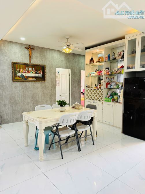 Do tính chất công việc cần bán lại căn hộ DT: 122m2 giá 5toi7 - 7