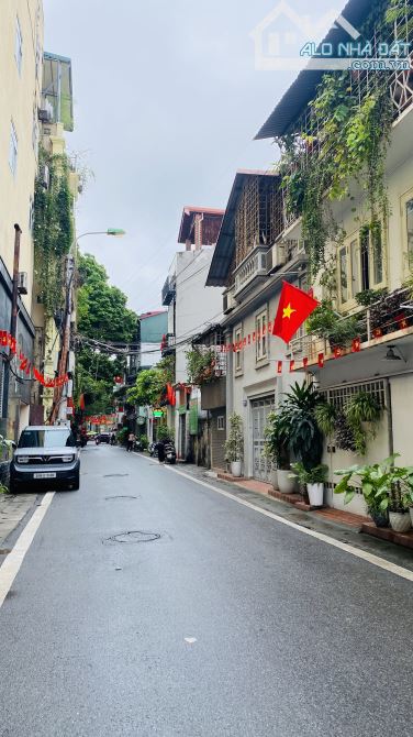 Biệt thự cổ Phố Đặng Tất -lõi Ba Đình - 50M - Ô tô thông Quán Thánh- Phan Đình Phùng - 7