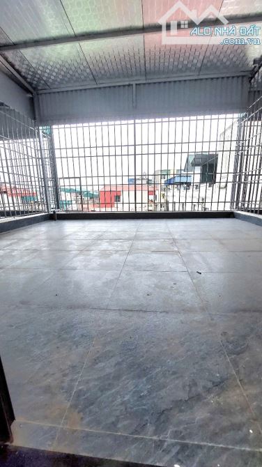 Nhà đẹp phố Nguyễn Văn Linh, 30m2- 6 tầng-nhỉnh 6 tỷ, gần, hàng xóm Nguyễn Lam - 7
