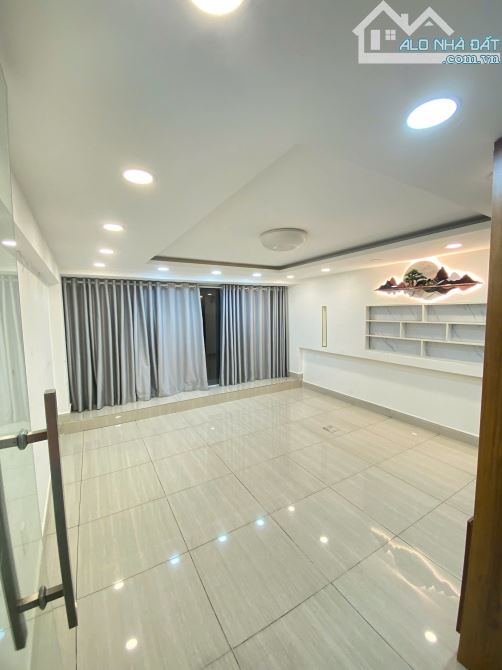 Có Thang Máy, Nhà Minh Phụng Q11 4x14m 5L 7pn - 7