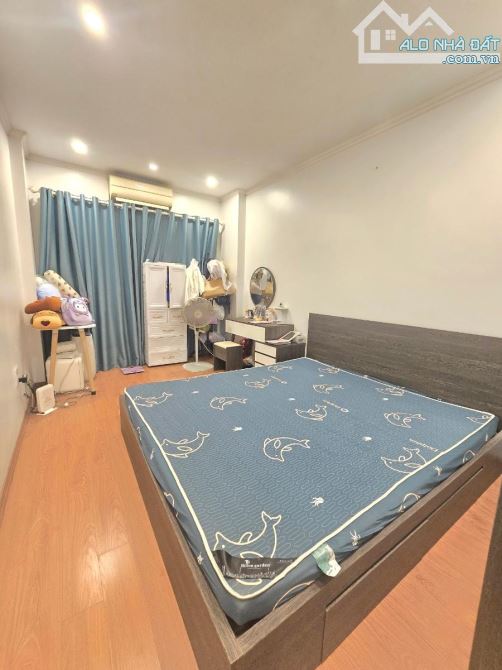 BÁN NHÀ THẠCH BÀN LONG BIÊN 32M 5T MT 3,2M GIÁ 5,6 TỶ - 7