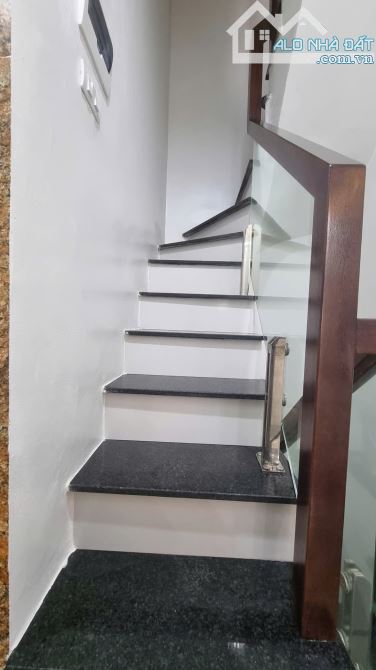 7 tầng thang máy, xây mới lô góc ngõ 77 Bùi Xương Trạch,5 căn hộ full nội thất.Giá 11.8 tỷ - 7