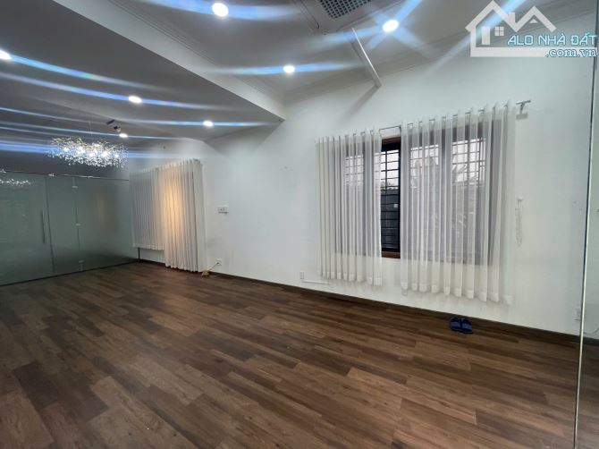 Biệt Thự Sân Vườn 240m2 giữa trung tâm Quận 10, 11x22, 3 tầng, chỉ 40 tỷ - 7