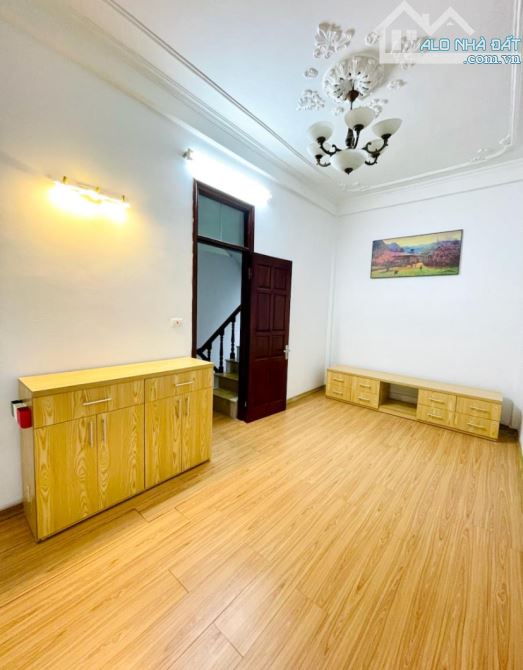 NHÀ HÀO NAM 32m2, 4T, 4PN 💥NGÕ THÔNG - 3 MẶT THOÁNG - MẶT TIỀN ĐẸP - SỔ VUÔNG - 8