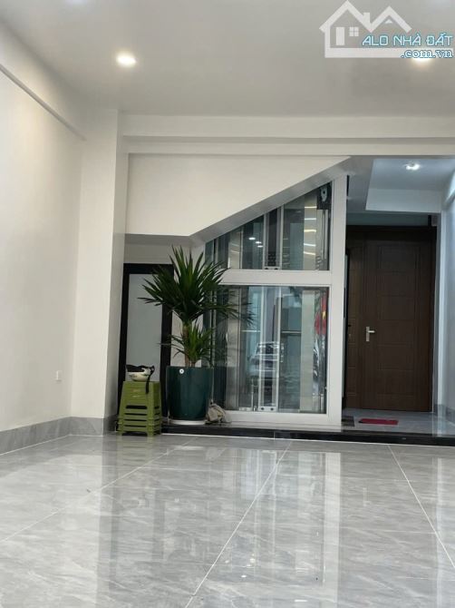 NGÃ TƯ SỞ – NGUYỄN TRÃI – THANH XUÂN - 6T THANG MÁY – Ô TÔ – 2 THOÁNG – CHỈ 20.5 TỶ - 8