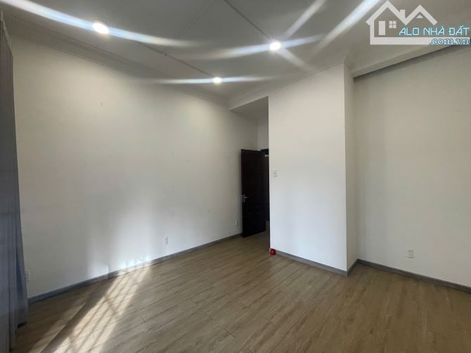 Biệt Thự Sân Vườn 240m2 giữa trung tâm Quận 10, 11x22, 3 tầng, chỉ 40 tỷ - 8