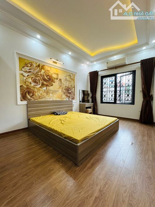 🏡 Nhà Đẹp Phố Trạm – 30m² – 5 tầng – Mặt tiền 3,32m nở hậu 3,56m – Chỉ 7,3 Tỷ  🚗 Ngõ ô t - 8