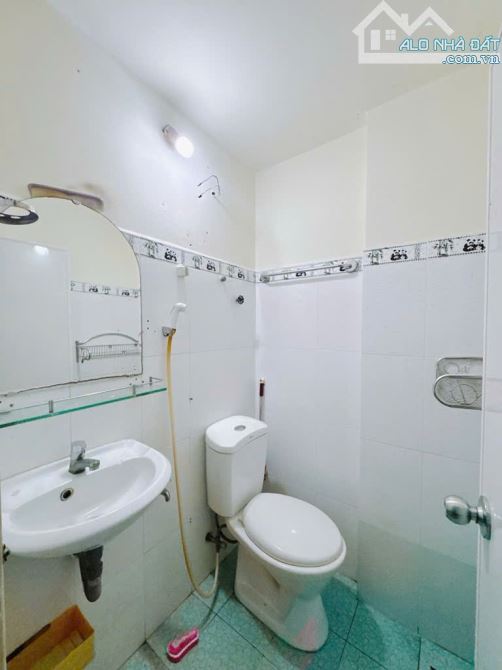 SÁT MẶT TIỀN Q4 TÔN ĐẢN  NGANG 3 DÀI 16 M  ĐÚC 4 TẤM  có 5 tỏi - 8