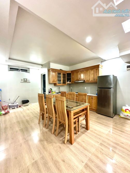 Nhà 4 tầng mặt ngõ 231 Văn Cao full nội thất cho thuê - 9