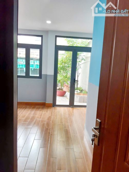 Bán CHDV 2 lầu gần mặt tiền đường Dương Bá Trạc P.2 Quận 8 - 9