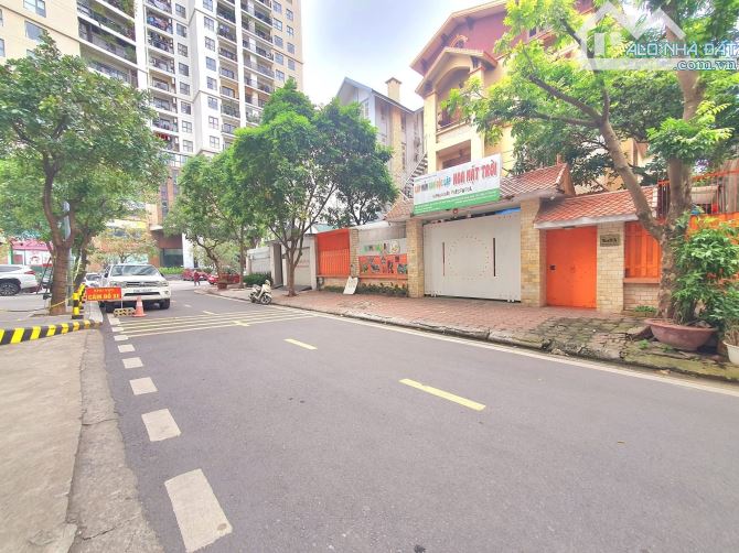 SIÊU BIỆT THỰ LÔ GÓC 3 MẶT TIỀN DỊCH VỌNG , 310m*15m*5T  CÓ HẦM, CÓ THANG MÁY - GIÁ 95 TỶ - 9