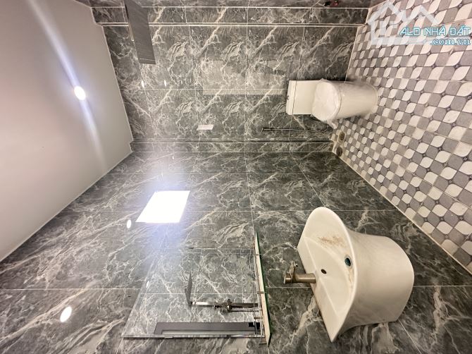 Nhà Dài 33m, Đường Liên Xã- Long Trạch. Sau Lưng Chợ Trung Thành. 4PN - 9