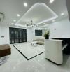 Bán nhà đẹp phố Tôn Đức Thắng, Đống Đa, 100m2*3 Tầng, Mặt Tiền 7.5m, 2 Thoáng, Ôtô vào nhà