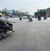Chính chủ bán nhà trục chính đường Lạc Hồng trước cổng trường học cấp 2