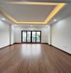 -  Bán nhà Lạc Long Quân, 10m ô tô, sát phố, 43m2, 8.5 tỷ.