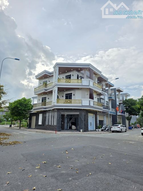 Bán căn góc mới 1T2L, đường D1 KDC Lê Phong Bình Chuẩn 1, full nội thất xịn