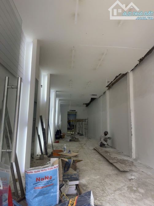 BÁN NHÀ 2 TẦNG MẶT TIỀN ĐƯỜNG  LÊ DUẨN